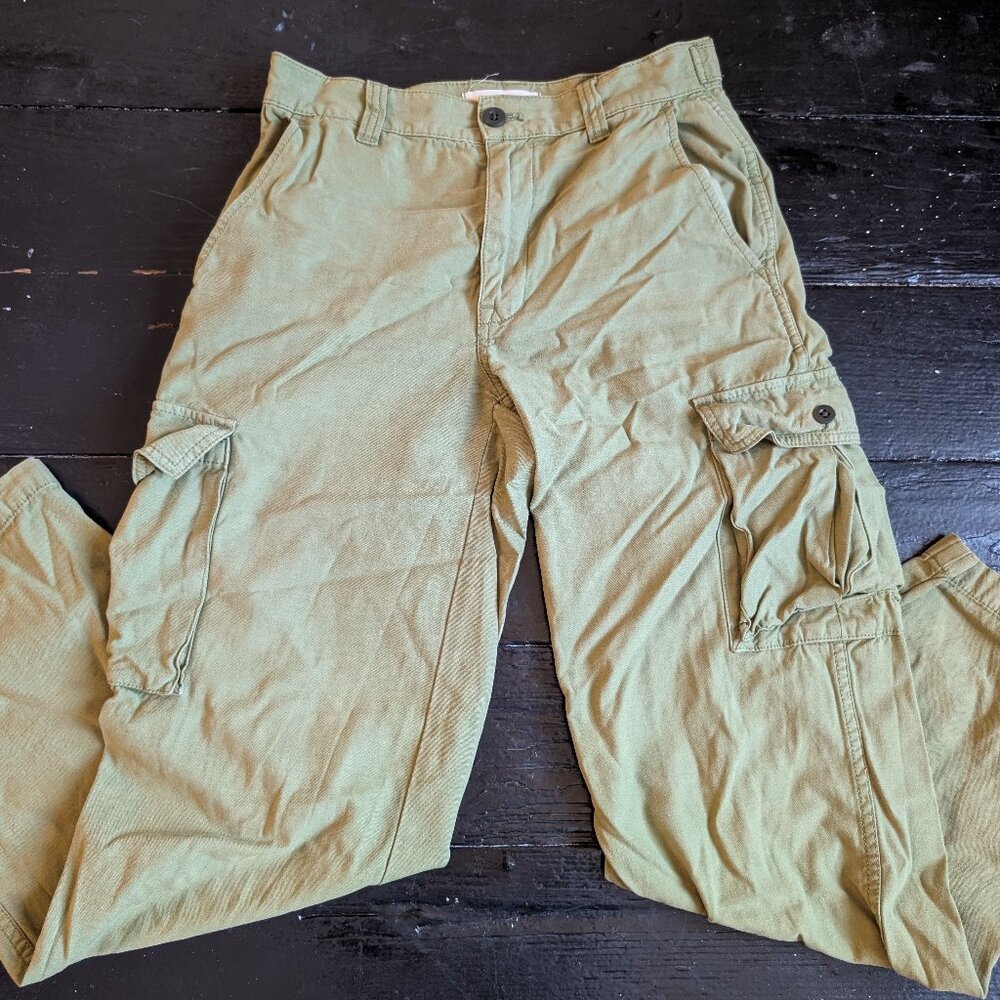 madewell low-slung straight cargo pants in classic olive (24)